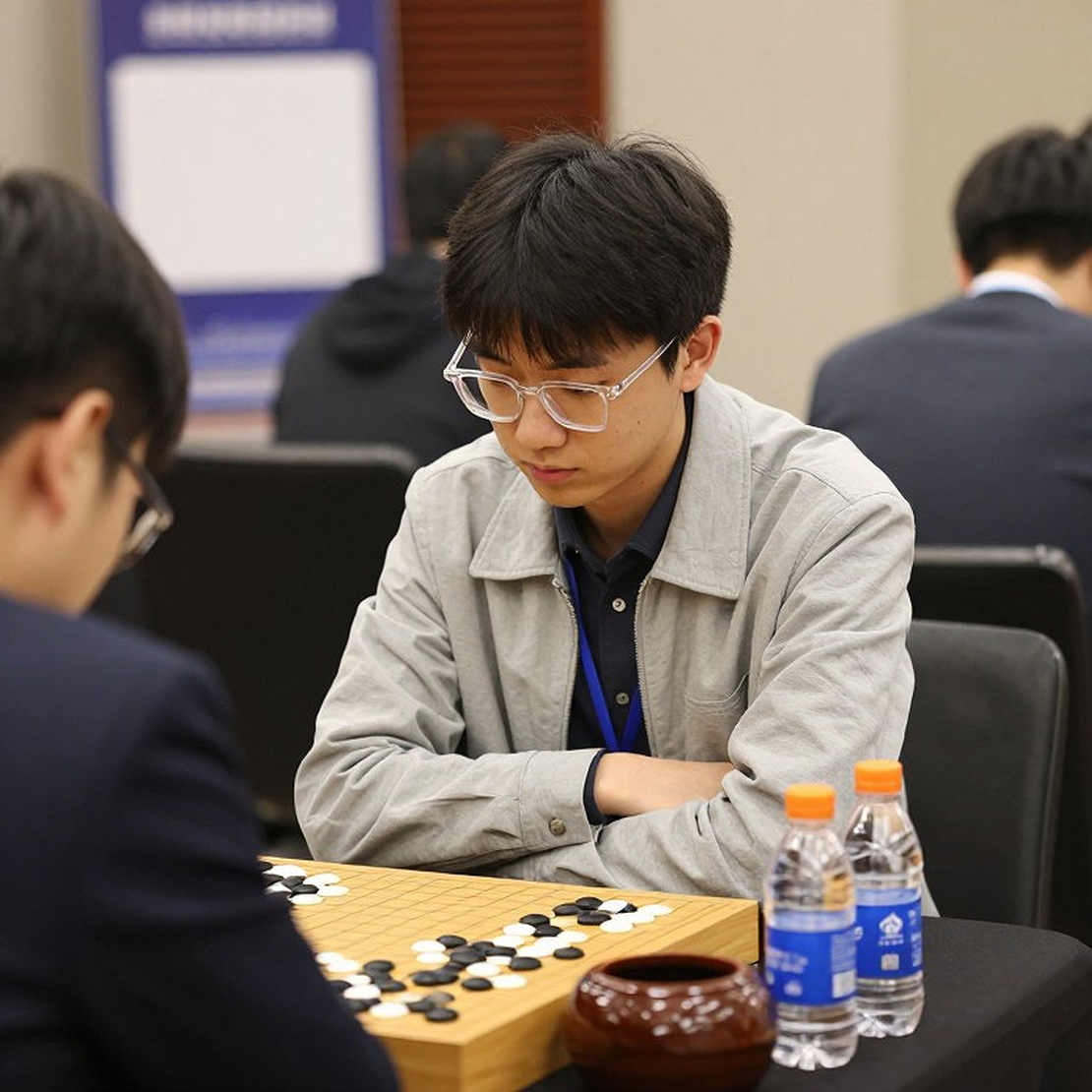 GCL 2026: Nepomniachtchi gây sức ép lên Carlsen trước khi hạ Sindarov bằng cờ nhanh