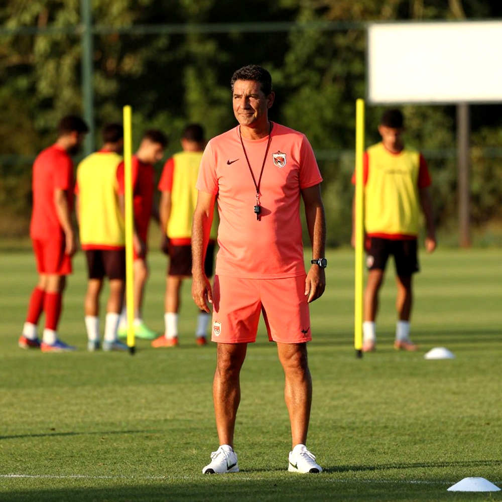 Santos ký Coutinho đến hết năm: thương vụ miễn phí và bài toán hai số 10 tuổi 33