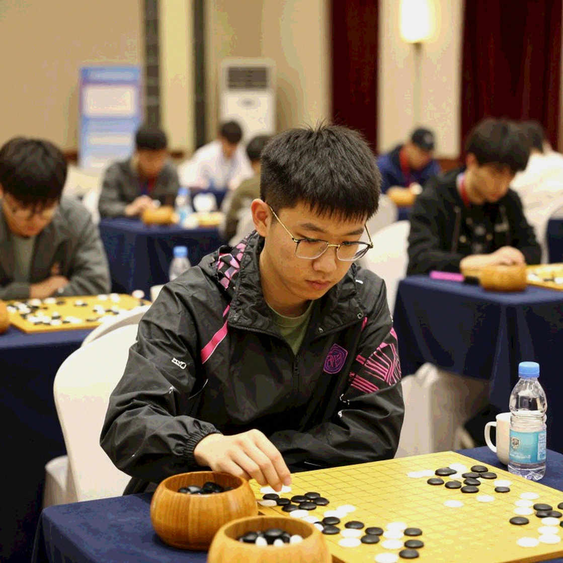 Clutch Chess St. Louis: Cuộc Đối Đầu Thế Hệ Và Góc Khuất Của Một Sản Phẩm Khai Cuộc