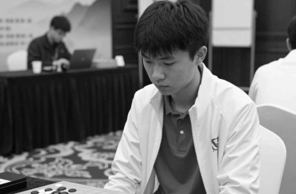 Clutch Chess St. Louis: Cuộc Đối Đầu Thế Hệ Và Góc Khuất Của Một Sản Phẩm Khai Cuộc Clutch Chess St. Louis: Cuộc Đối Đầu Thế Hệ Và Góc Khuất Của Một Sản Phẩm Khai Cuộc