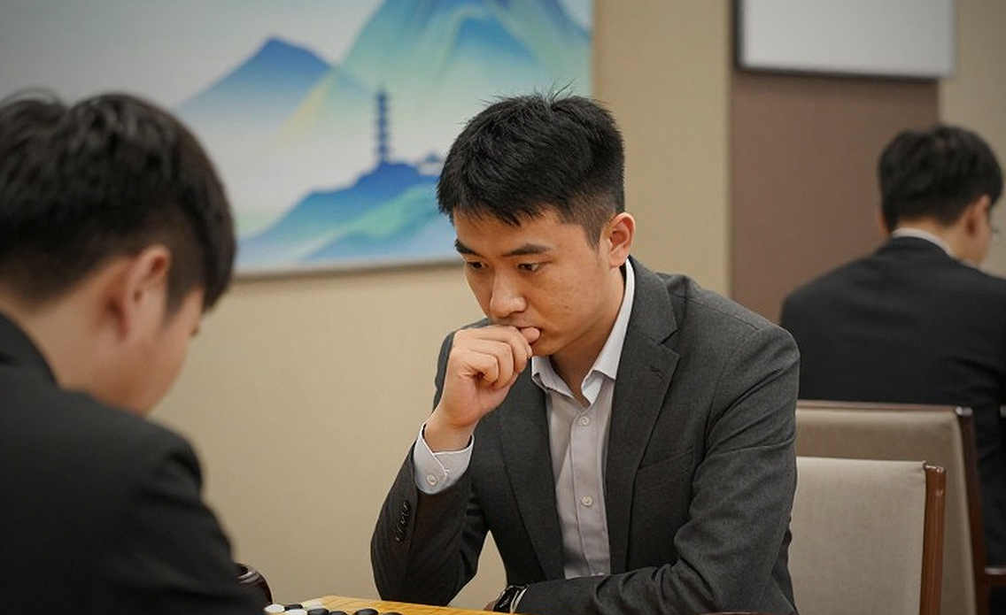Scotland mở: vũ khí của Kasparov, lời giải của Mikhalchishin và một tiêu đề lệch nhịp