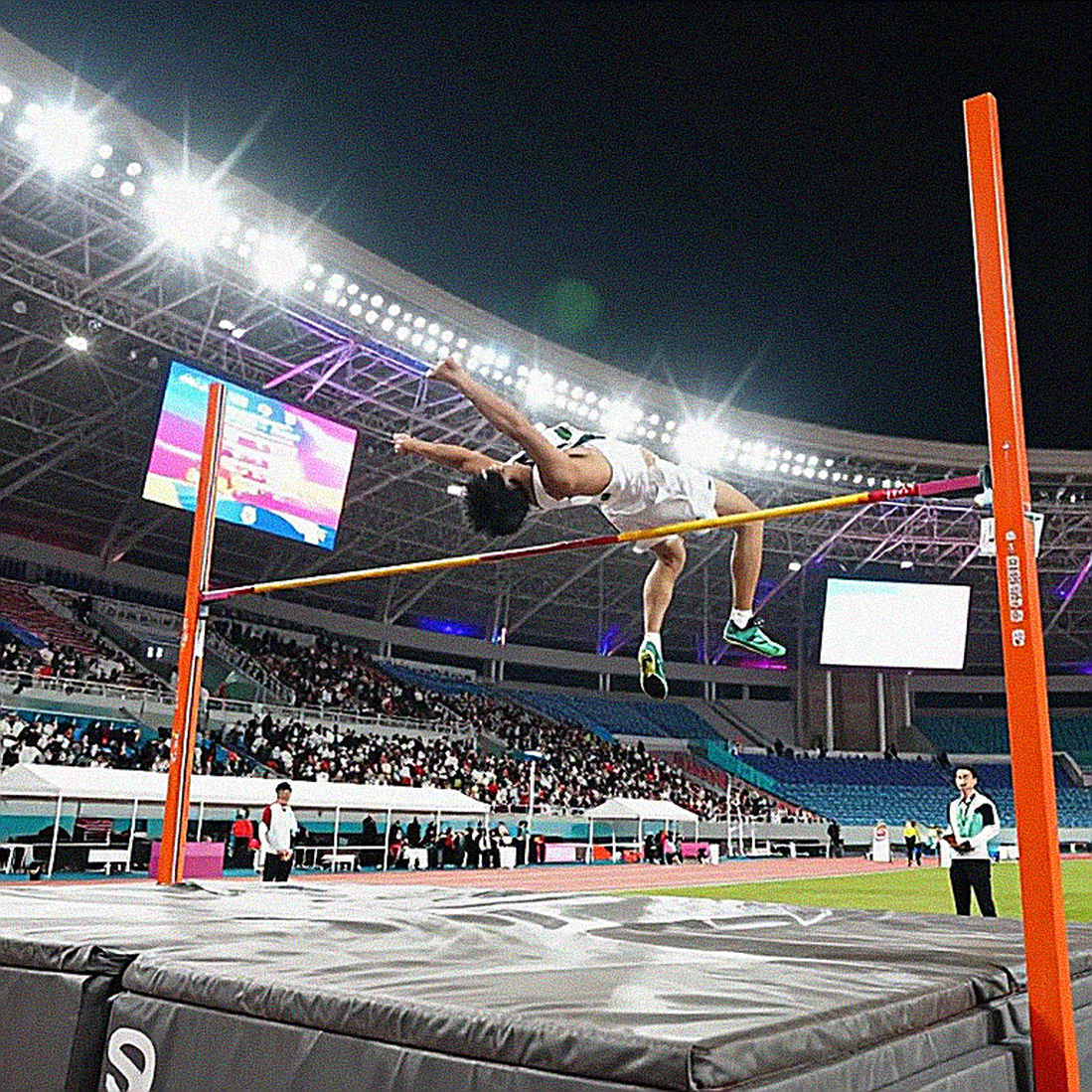Tiếp sức 4x400m hỗn hợp ASIAD 2026: Việt Nam phá kỷ lục quốc gia, huy chương bạc vuột mất ở 0,08 giây