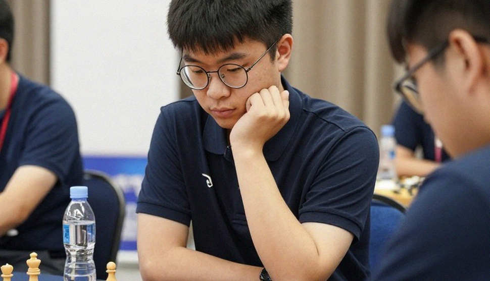 GCL 2026: Nepomniachtchi gây sức ép lên Carlsen, vượt qua Sindarov bằng đồng hồ