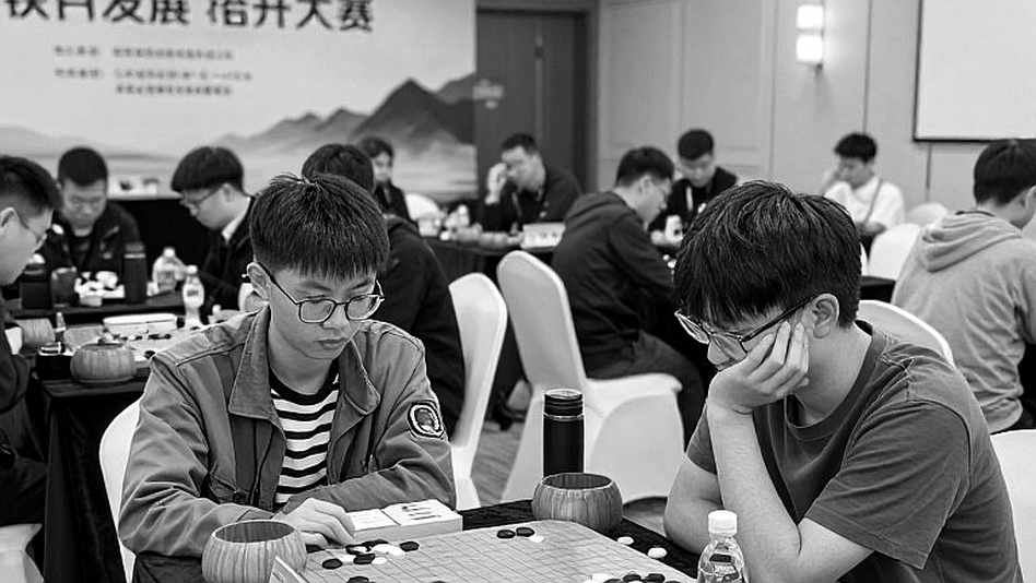Praggnanandhaa: 'Thần đồng' khiến Carlsen phải thốt lên 'Tôi là fan'