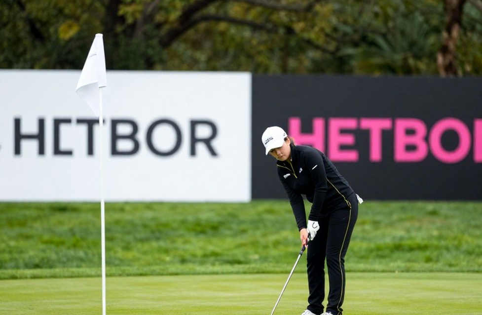 Empty file, unhurried data: lessons from a golf analysis without numbers