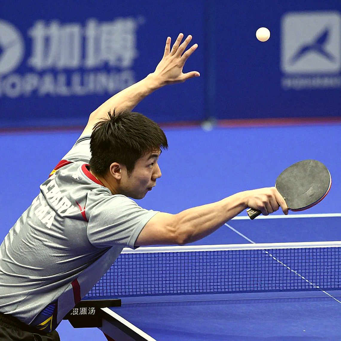 TT Kidz: Table Tennis England xây đáy kim tự tháp bằng 70 tấm thẻ và một cánh cửa miễn phí