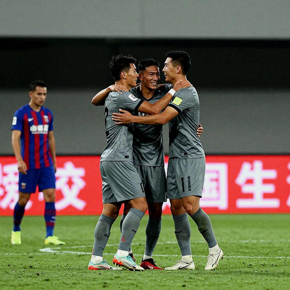 Europa League đêm nay: Lịch thi đấu, nỗi hoài nghi và những khoảng trống không thể lấp đầy Europa League đêm nay: Lịch thi đấu, nỗi hoài nghi và những khoảng trống không thể lấp đầy