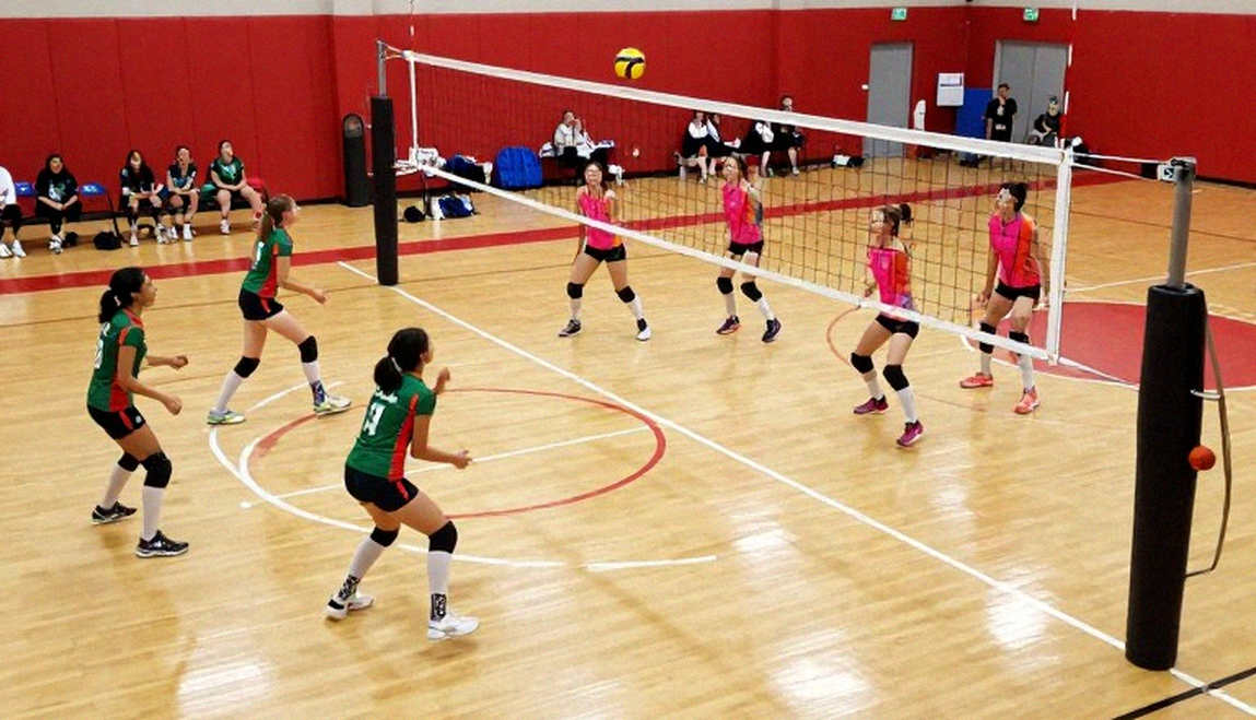 Nebraska quét Creighton 3-0: Kỷ lục 15.405 khán giả và giới hạn của một trận thắng hoàn hảo