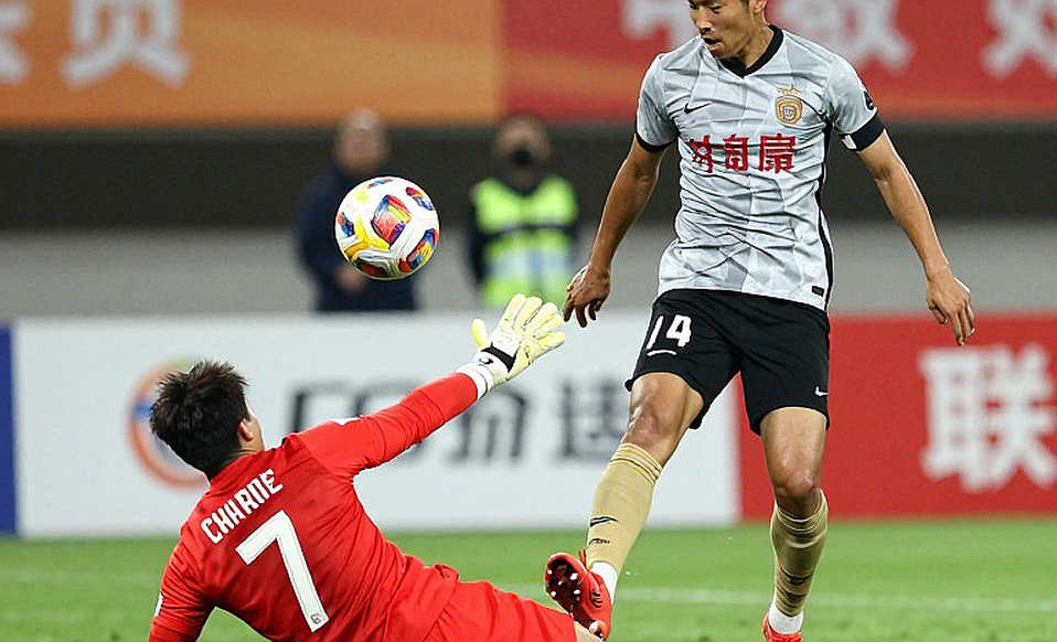 Khi Rodgers nhắc tên Suárez: Al-Qadsiah đang định giá lại Julián Quiñones
