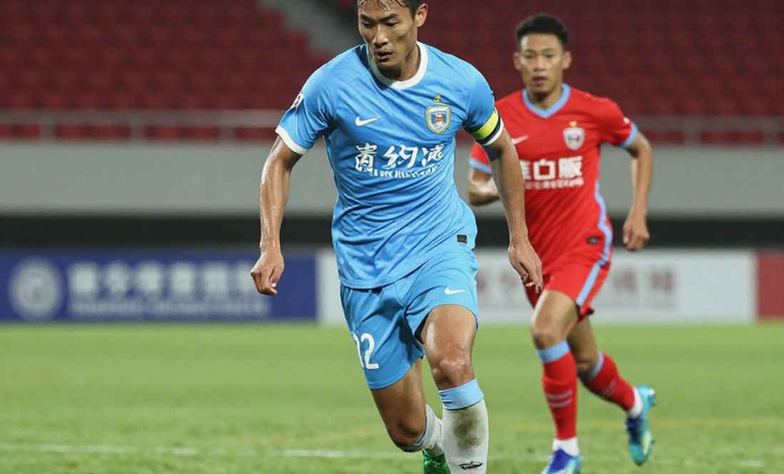 Giữa ánh đèn Mỹ Đình và sân vắng V.League